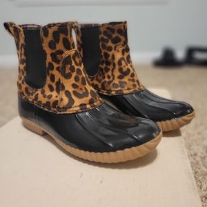 YOKI Leopard Duck Boots, Size 8